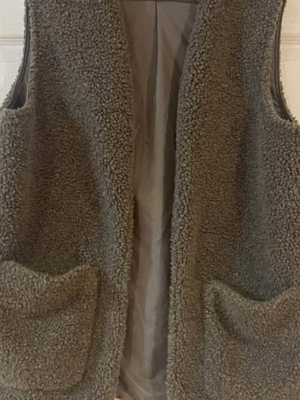ROOTS Mens Sherpa Vest Large Pre loved